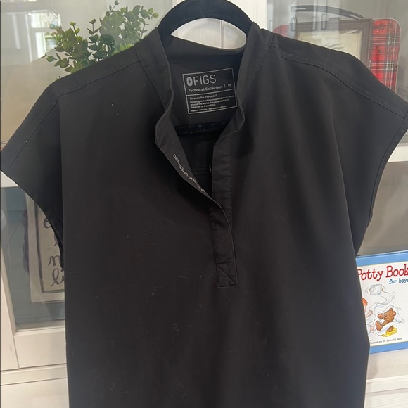 FIGS Rafaela Top, Medium - Picture 4 of 4